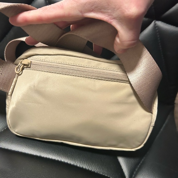 lululemon ❤️Special!athletica Everywhere Belt Bag Beige And Cream EUC - Picture 2 of 10